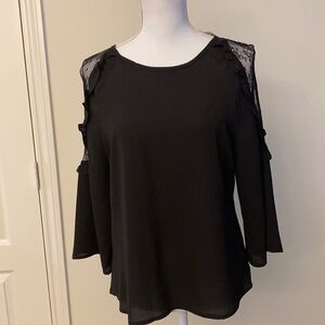 A’Gaci black lace blouse on the shoulder
